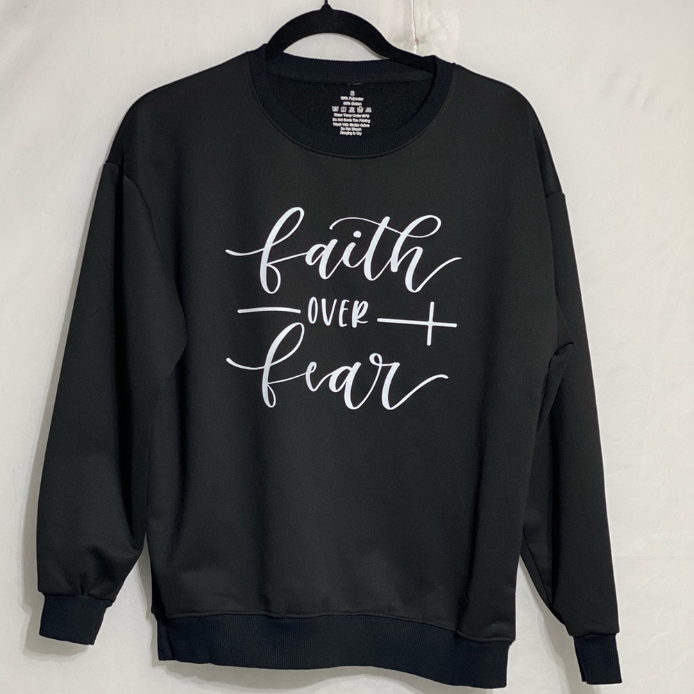 Logo faith over fear logo pullover black